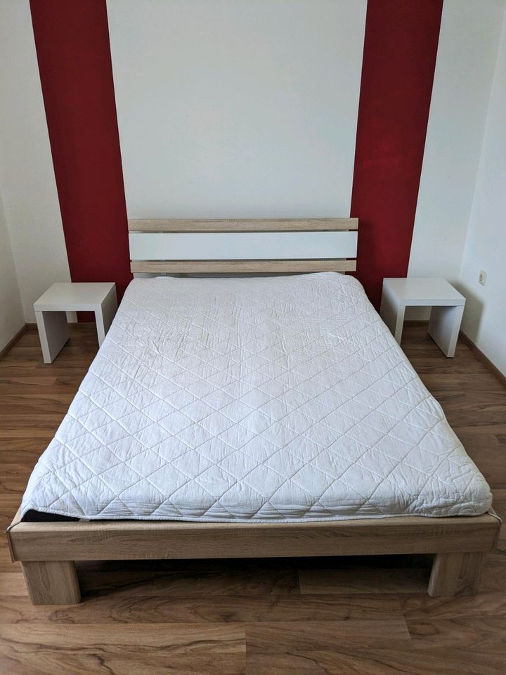 Komplettes Bett 140cmx200cm mit Tischchen in Ortenburg