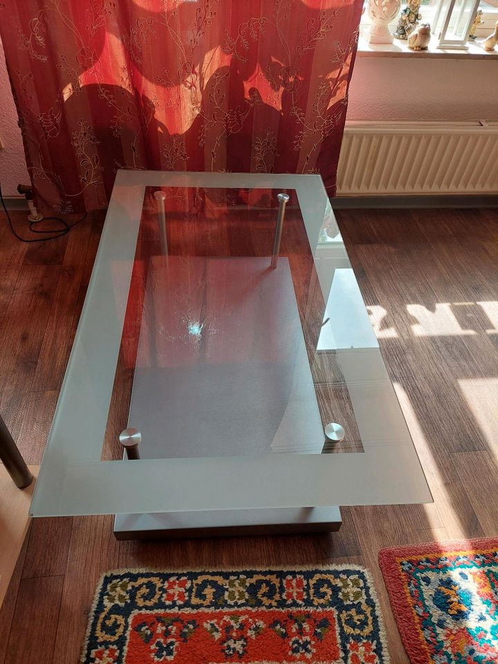Wohnzimmer Tisch mit Glasfläche in Köln