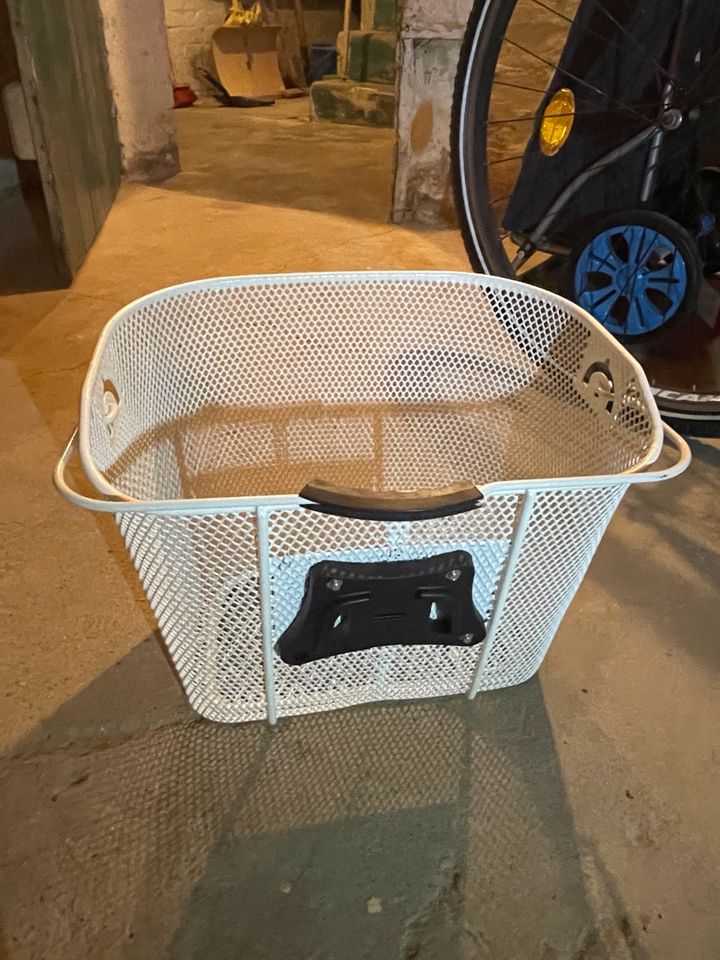 Fahrradtasche, Fahrradkorb, Fahrradlichter (Preise im Text) in Hildesheim