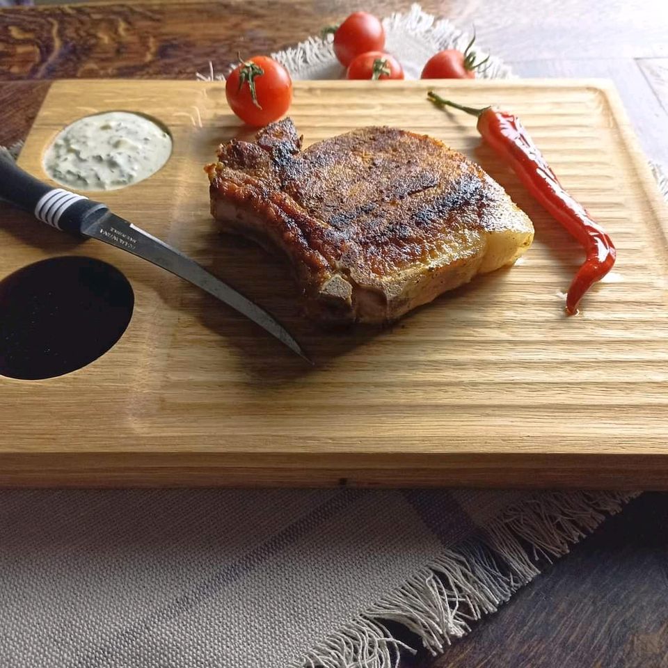 Steak-Servierbrett aus Eichenholz in Kaufbeuren