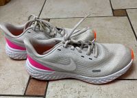 Nike Revolution 5 Sneaker Gr. 38 Niedersachsen - Celle Vorschau