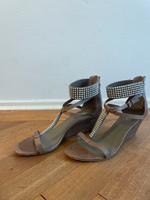 ASH Sandalen Schuhe Absatz Nieten taupe München - Au-Haidhausen Vorschau