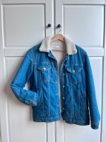 Blaue gefütterte Jeansjacke | Mango Größe S Berlin - Treptow Vorschau