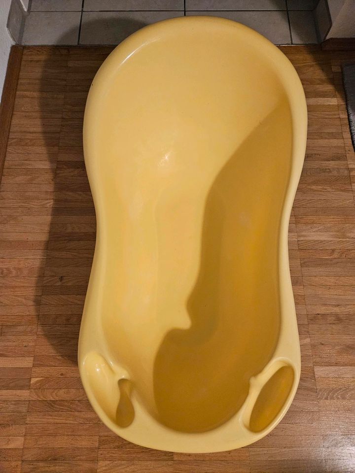 Baby Badewanne gelb aus Plastik in Radolfzell am Bodensee
