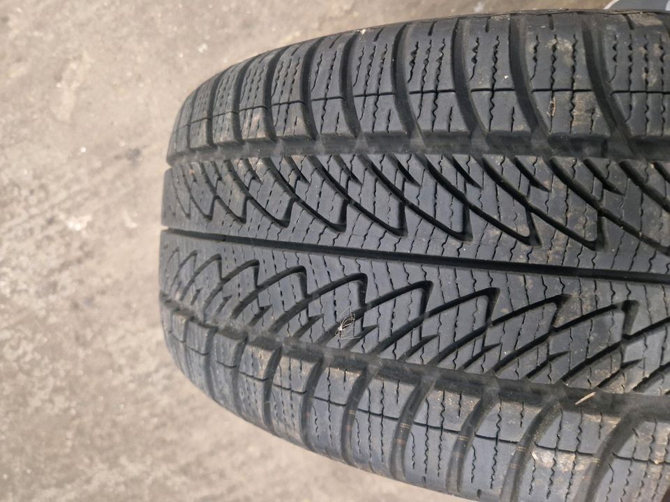 1 x Winterreifen GoodYear Ultragrip 8 - 225/40R18 92V in Ribnitz-Damgarten