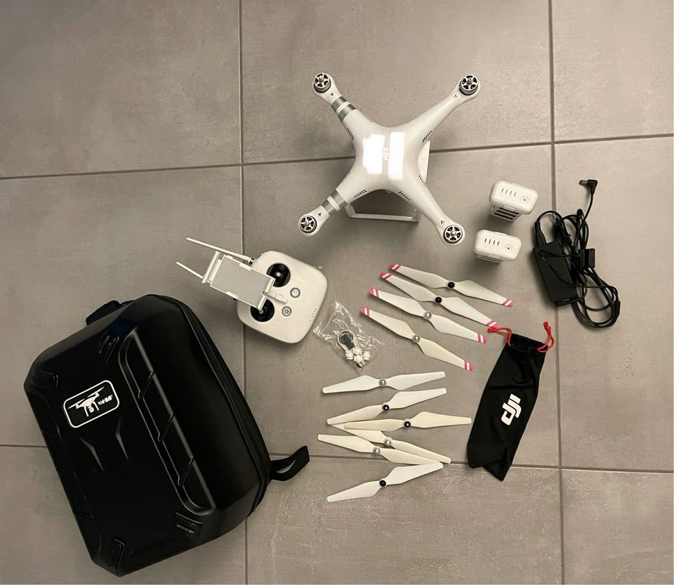 DJI Phantom Advanced  mit 2 Akkus und Rucksack in Bad Lippspringe