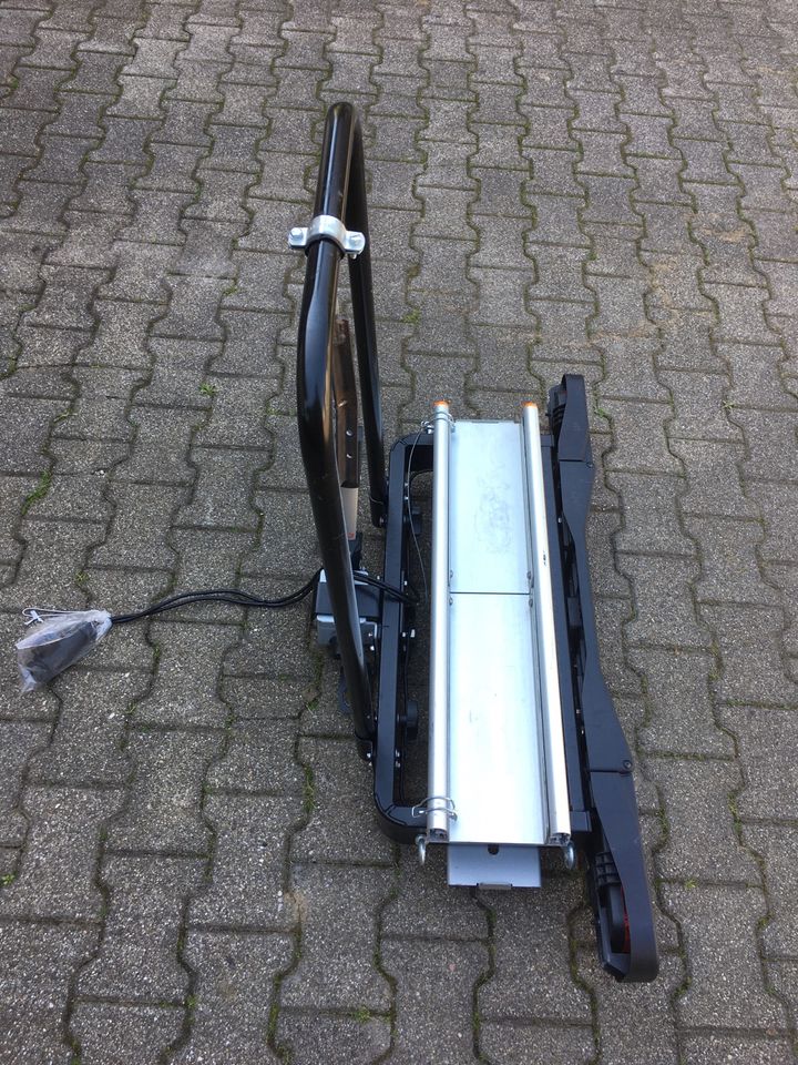 Träger für Roller/Moped auf Anhängekupplung in Ditzingen