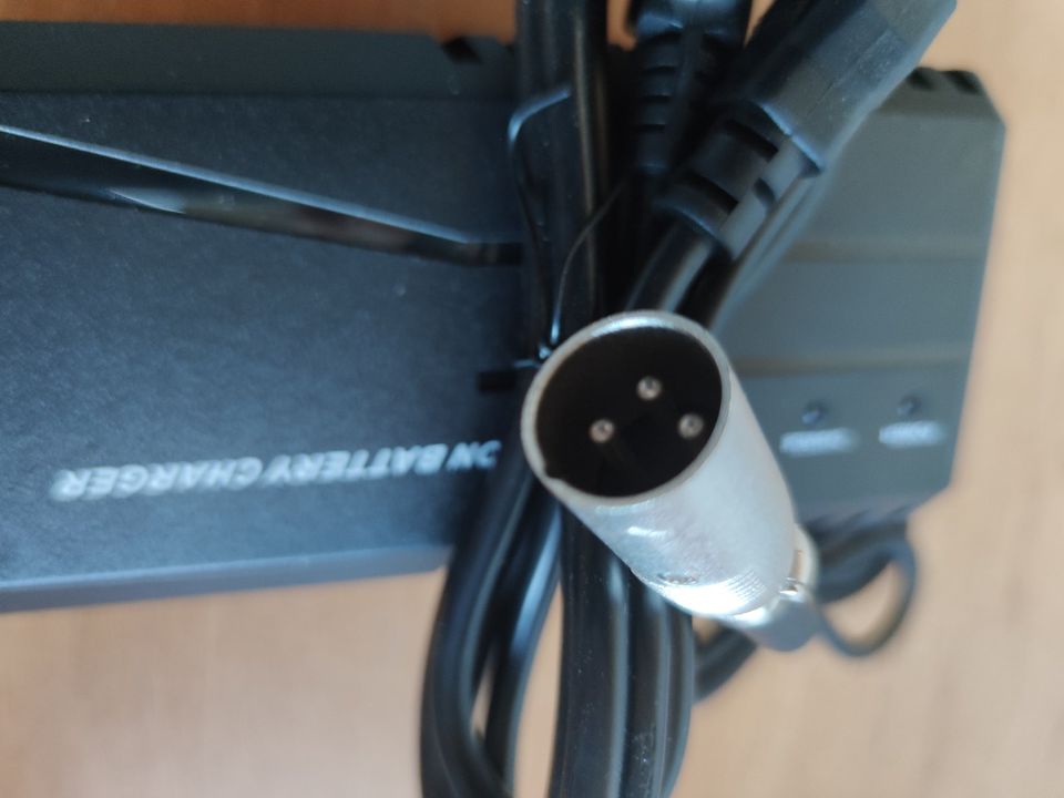 Ladegeraet e bike xlr Stecker 36 Volt neu unbenutzt Prophete in Niemtsch