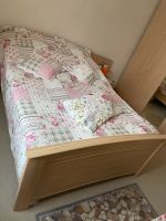 Schönes Bett mit Matratze und Nachttisch zu verkaufen Thüringen - Rudolstadt Vorschau