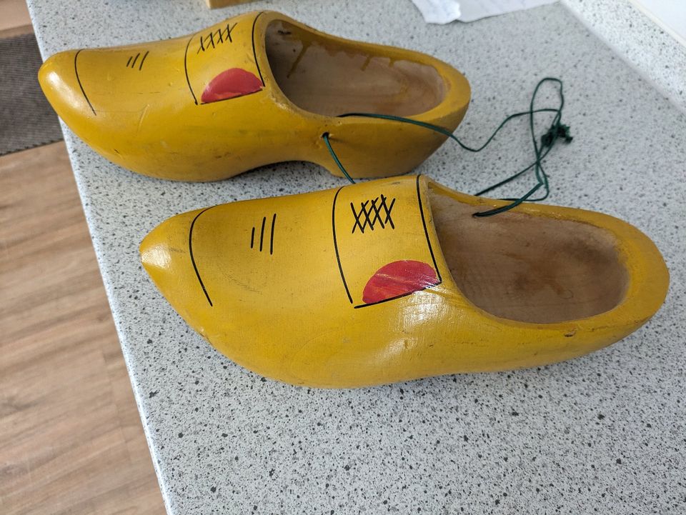 Traditionelle holländische Holzschuhe in Bad Nauheim