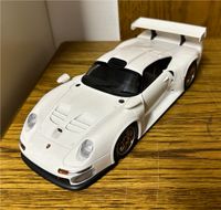 Modellauto 1:18 UT-Models Porsche 911 GT1 Frankfurt am Main - Nordend Vorschau