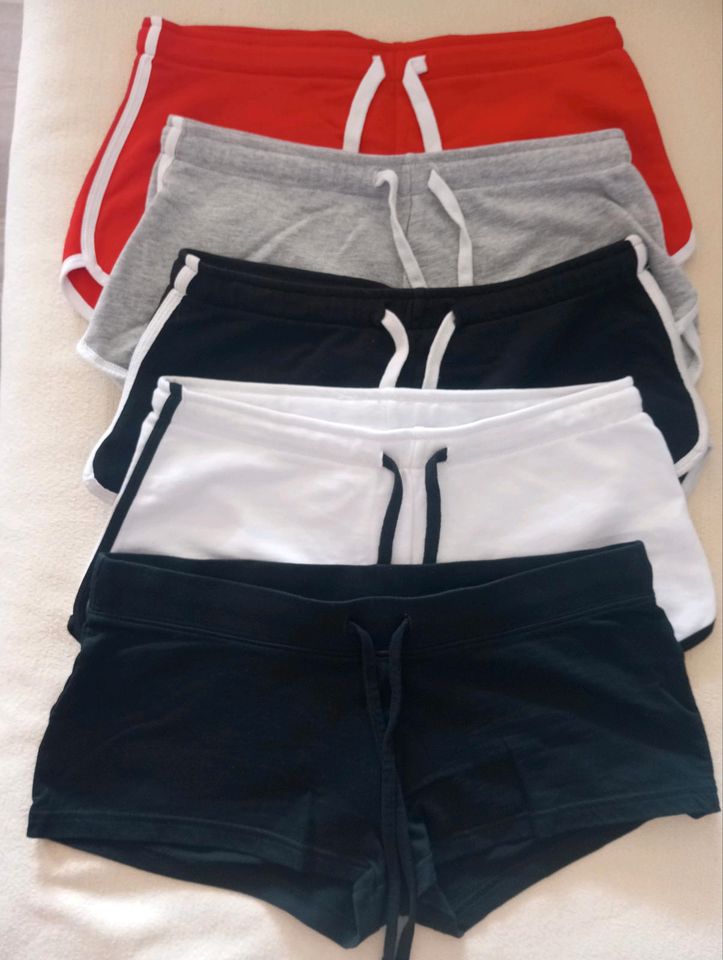 VERSCHIEDENE DAMENSHORTS/SPORT GR. 38 - UNGETRAGEN - in Leimen