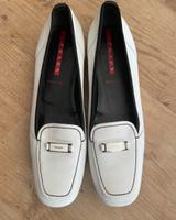 Prada Ballerina/Slipper, weiß mit Prada-Schnalle, sehr schlicht Thüringen - Erfurt Vorschau