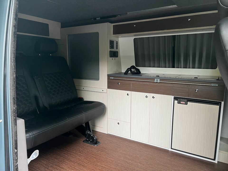 VW T5 Campingbus mit Hubdach+Aussendusche+Küche/Diesel und zubehö in Haan