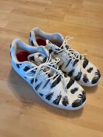 ASFVLT Sneaker Weiß/Schwarz, Gr. 42, extravaganter Print Hessen - Kirchhain Vorschau