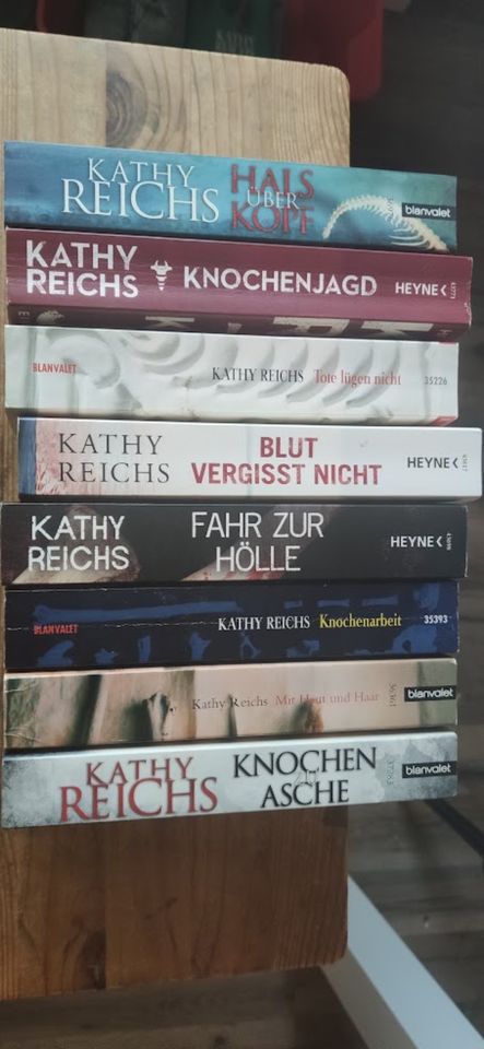 8 x Kathy Reichs (Tempe Brennan)Knochenarbeit-Fahr zur Hölle-Mit in Biblis