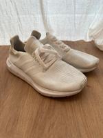 Adidas Swift Run Sneaker Laufschuh Schuhe weiß gold Turnschuh 40 Köln - Bayenthal Vorschau