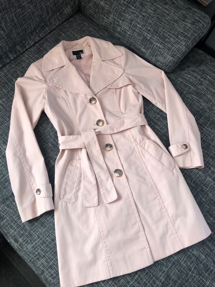 H&M neuwertiger Mantel Trenchcoat modern 36 S in Oberviechtach