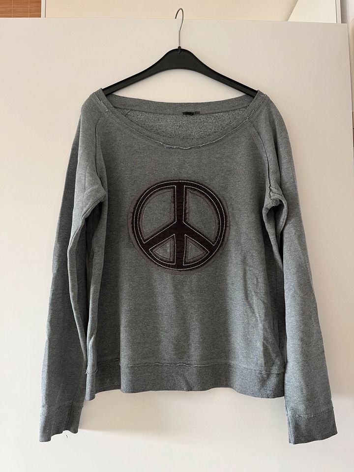 Grauer Pullover Gr.L mit Peace Zeichen in Straelen