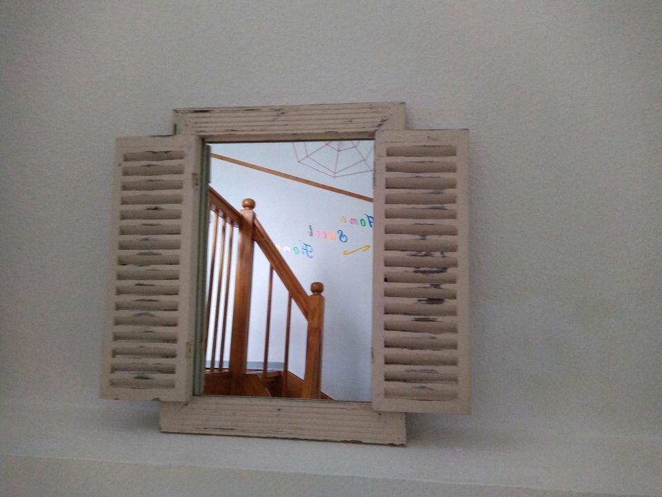 Spiegel mit Türen in Wittbek