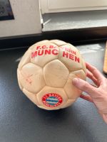 Fußball mit Unterschriften FC Bayern aus den 90ern / Sammler Nordrhein-Westfalen - Rhede Vorschau