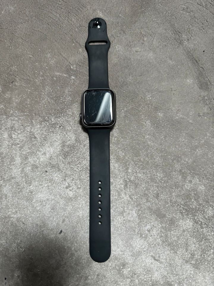 Apple Watch 5 44mm GPS in Much