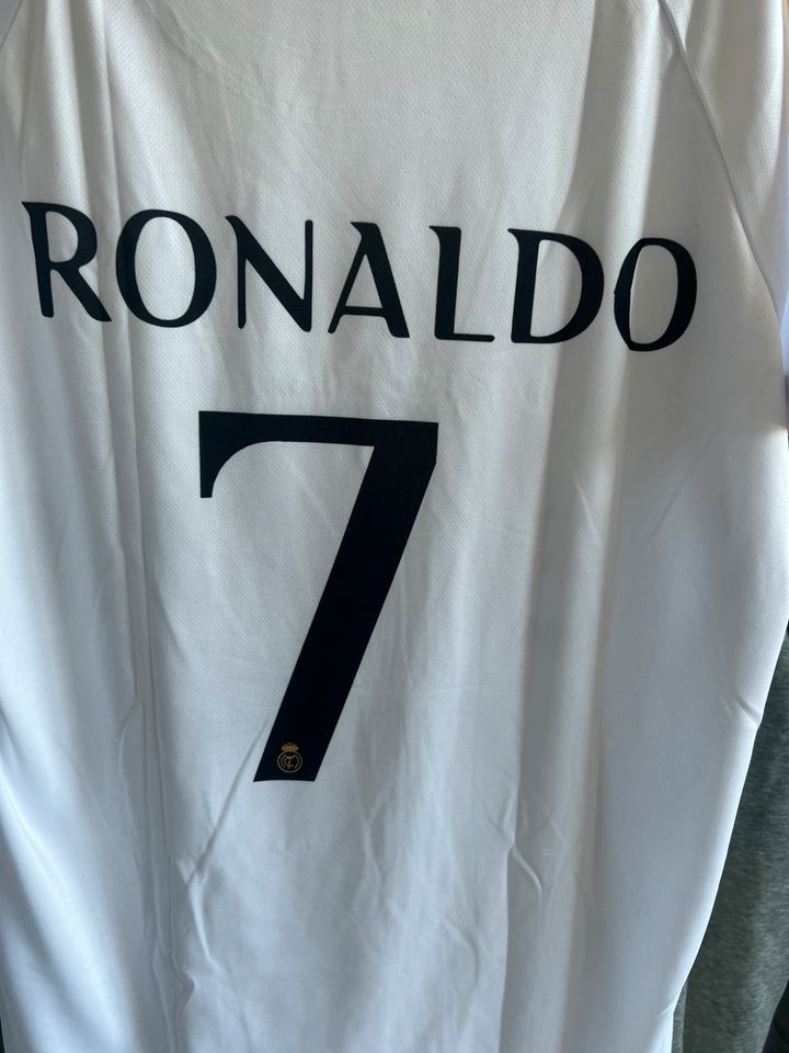 Ronaldo Trikot Real Madrid - Größe M in Perl