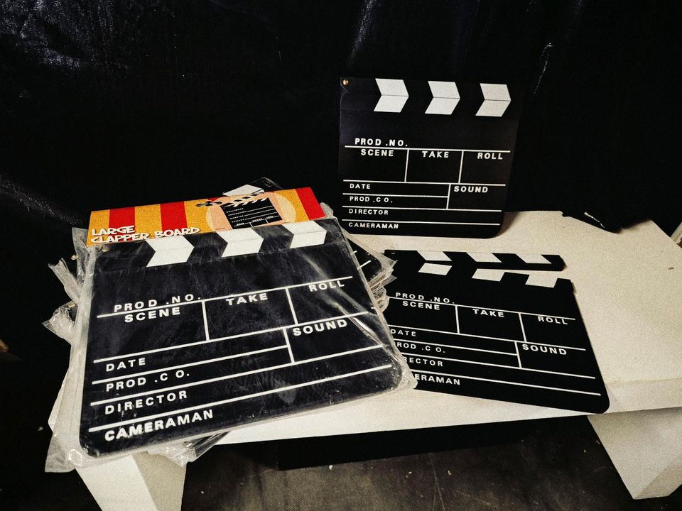 NEU Filmklappe Holz Regieklappe Clapperboard Synchronklappe Deko in Nackenheim