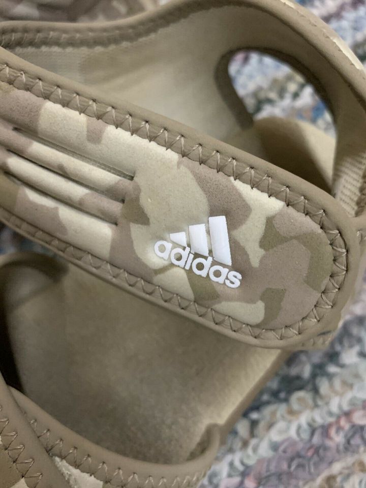 Adidas Sandalen Gr. 27 Camouflage beige in Salzgitter