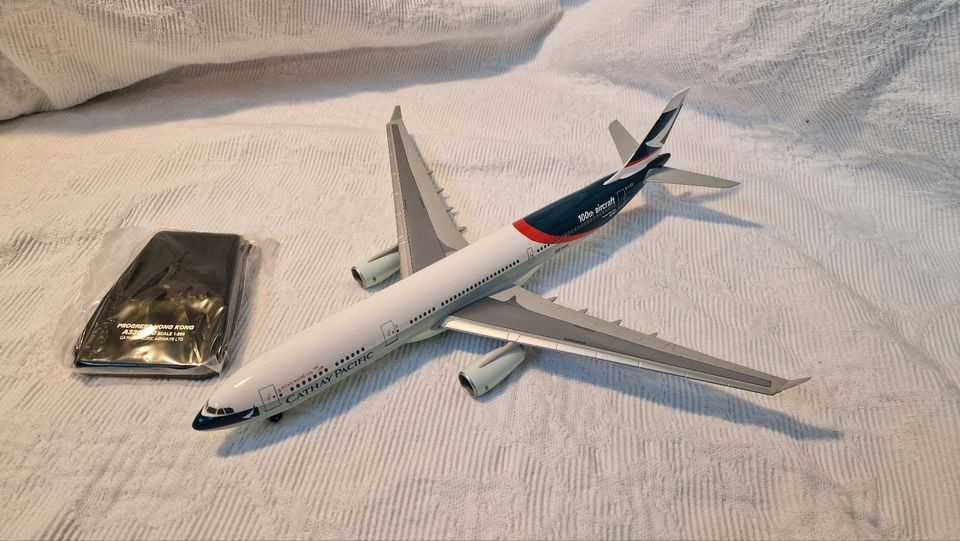 Cathay Pacific A330-300 100th Aircraft Limited Edition 1:200 in Bremen
