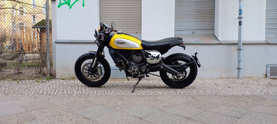 Ducati Scrambler Rizoma Cafe Racer in Berlin