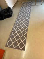 Läufer Teppich, grau mit weißem Muster 3 m mal 65 cm Stuttgart - Zuffenhausen Vorschau