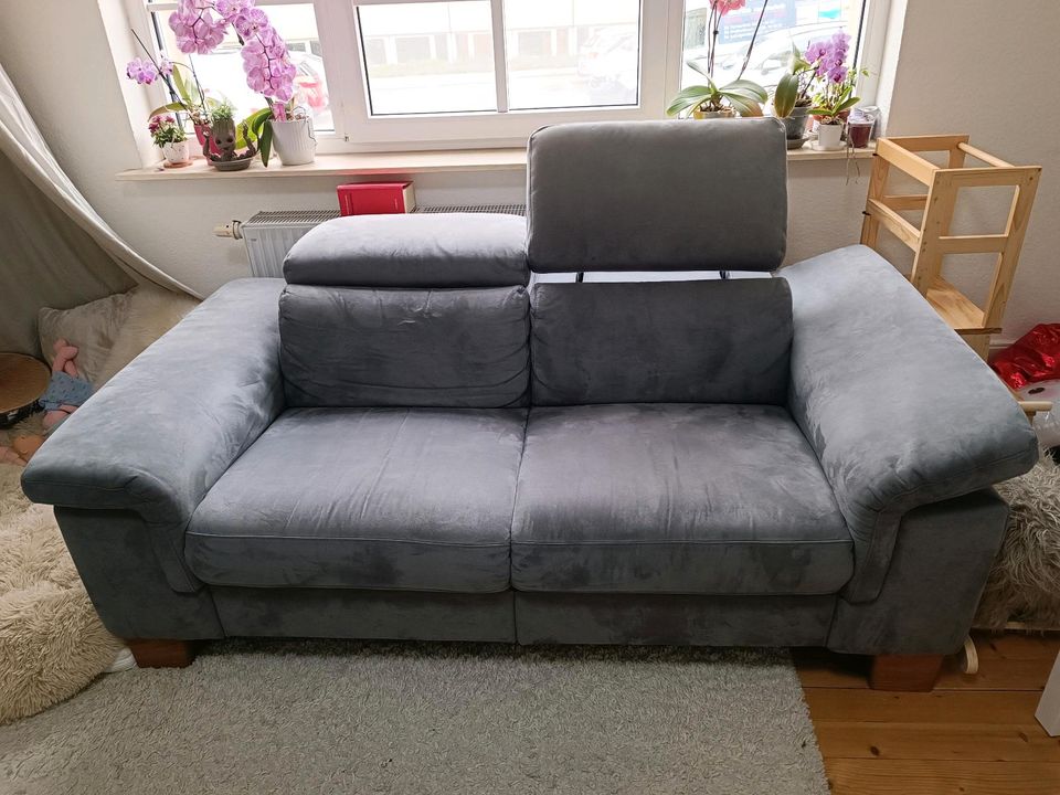 Elektrisch ausfahrbare 2er Couch und manuel verstellb. 2er Couch in Frankenthal (Pfalz)