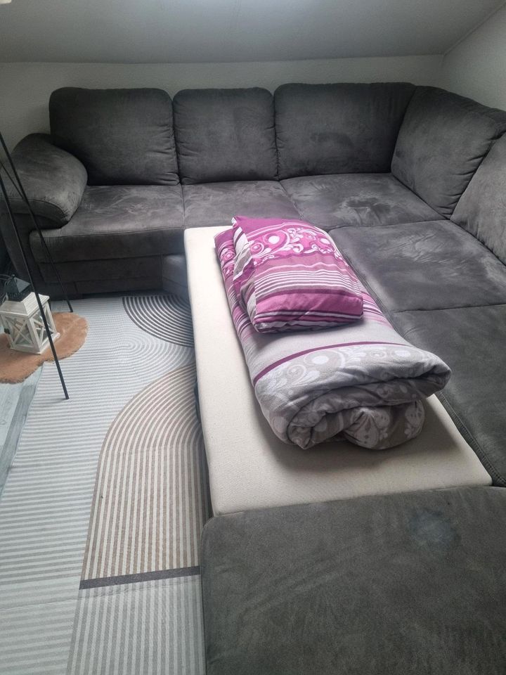 Couchgarnitur mit schlaffunktion in grau in Borken