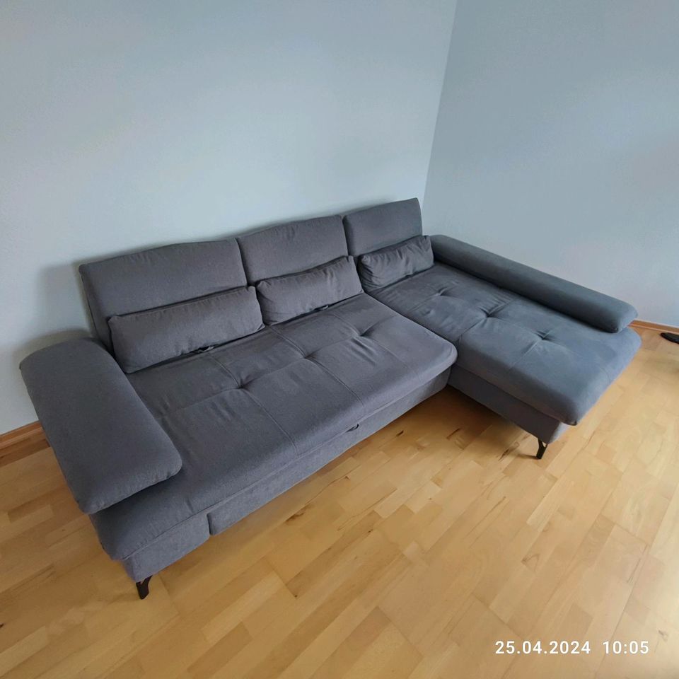 Sofa mit Schlaffunktion in Frankfurt am Main