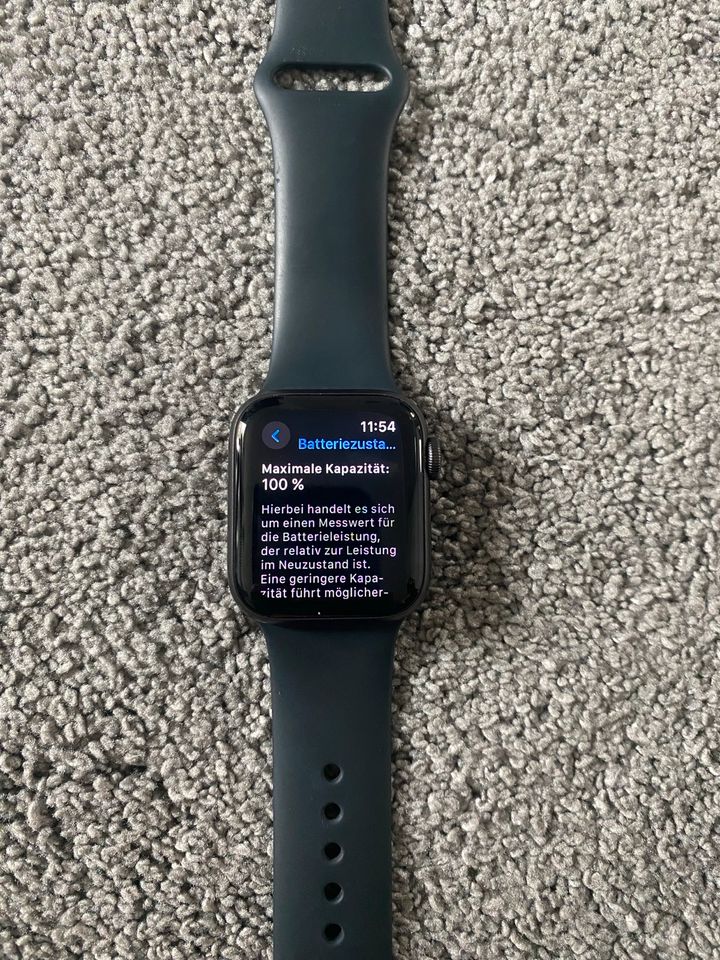 Apple Watch Serie SE 40 mm Space grau in Schillingsfürst