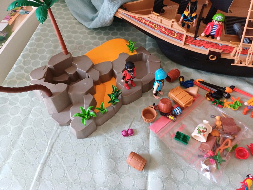 Playmobil Piratenschiff mit Resten /Ersatzteilen in Essen-Haarzopf