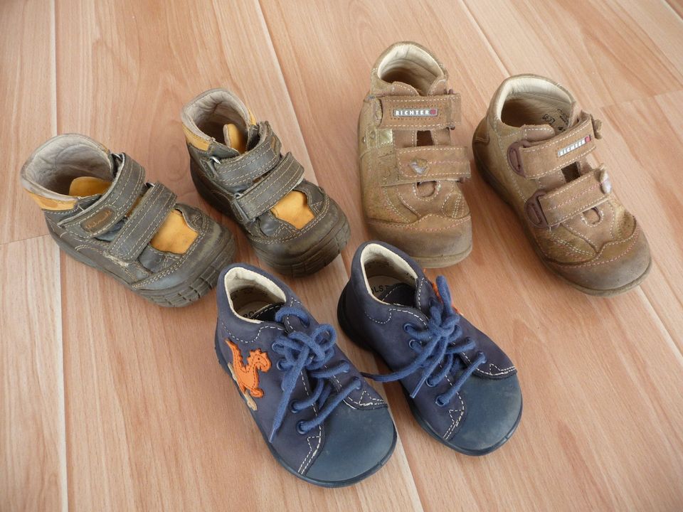 3 Paar Kinderschuhe Gr. 18, 20, 23 alle für 12 € in Braunsbedra