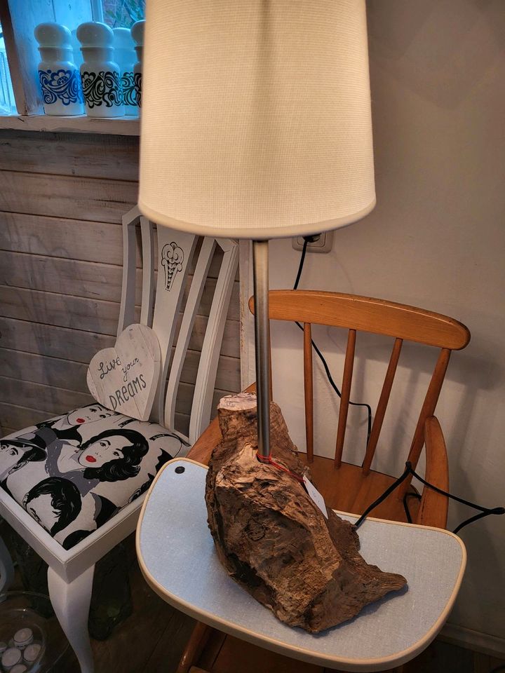 Lampe, Tischlampe in Heiligenstedten