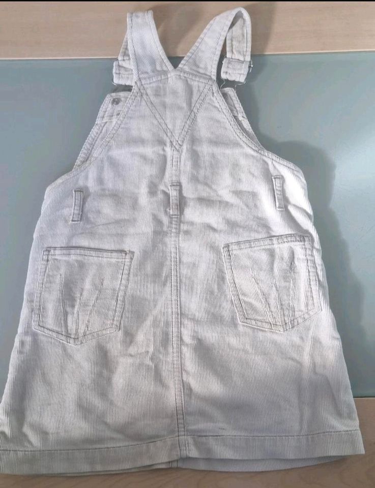 Kleid/ Cordkleid Jeanshose Cordhose Paket Mädchen Gr 98 in Niederkrüchten