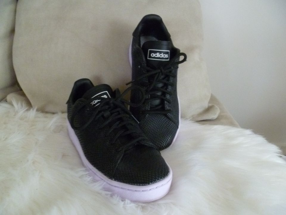 Neue Adidas Sneaker schwarz cloudfoam comfort in Lüneburg