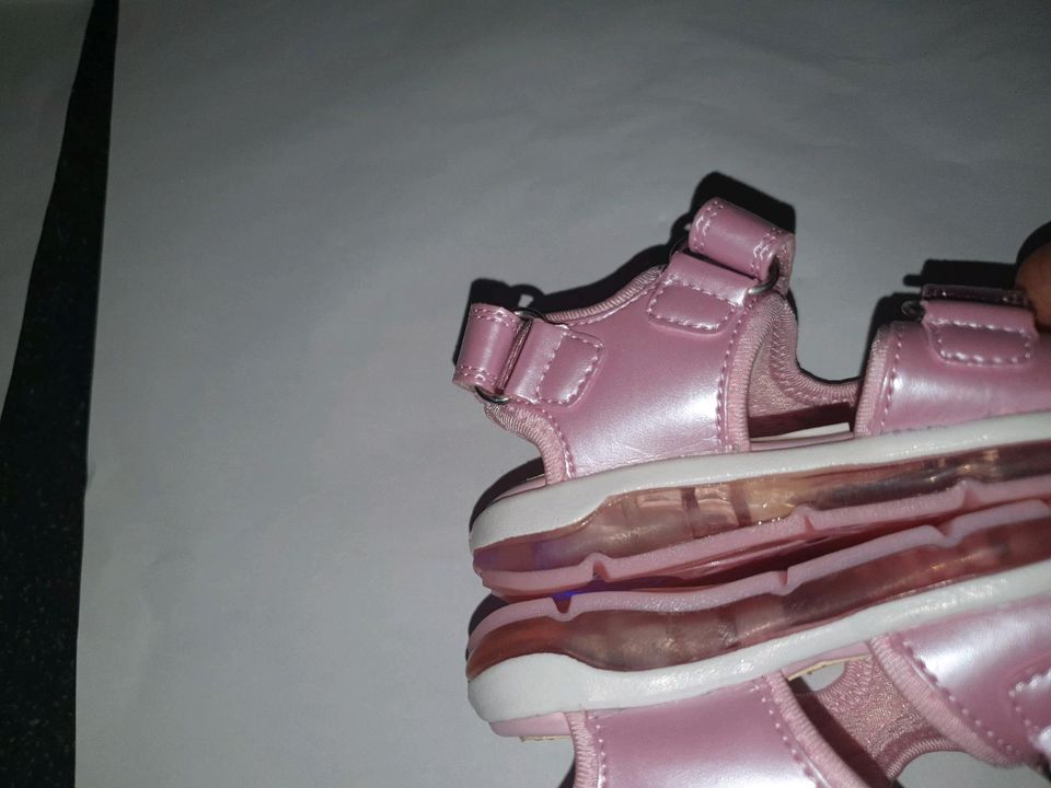 GEOX Kinder Sandalen in Rosa, Gr. 21 blinkende in Illingen