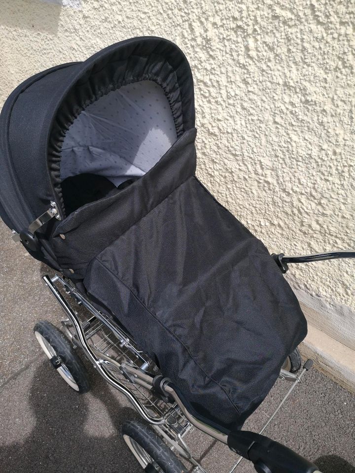 Retro Kinderwagen mit babyschale und Zubehör in Hermaringen