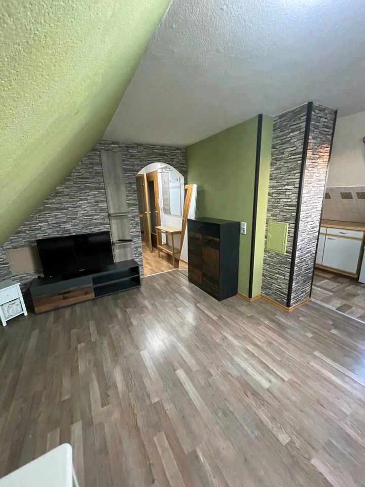 ab 1.8.24. möblierte Zimmer- 29qm Wohnung, für z. B. Referendare in Feuchtwangen