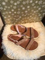 Inuovo Sandalen Leder/ Glitzer beige / Rose Gr.39 Hessen - Oberursel (Taunus) Vorschau