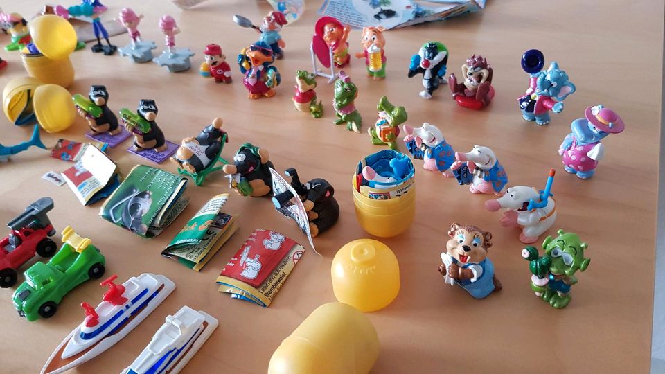 Überraschungseifiguren, Spielzeug, Ü-Ei, Überraschungsei in Freiberg