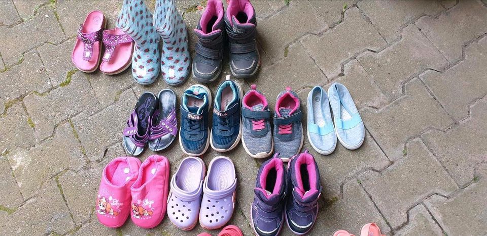 Kinderschuhe 26 27 28 Stiefel Sneaker Sandalen Mädchen in Weinheim
