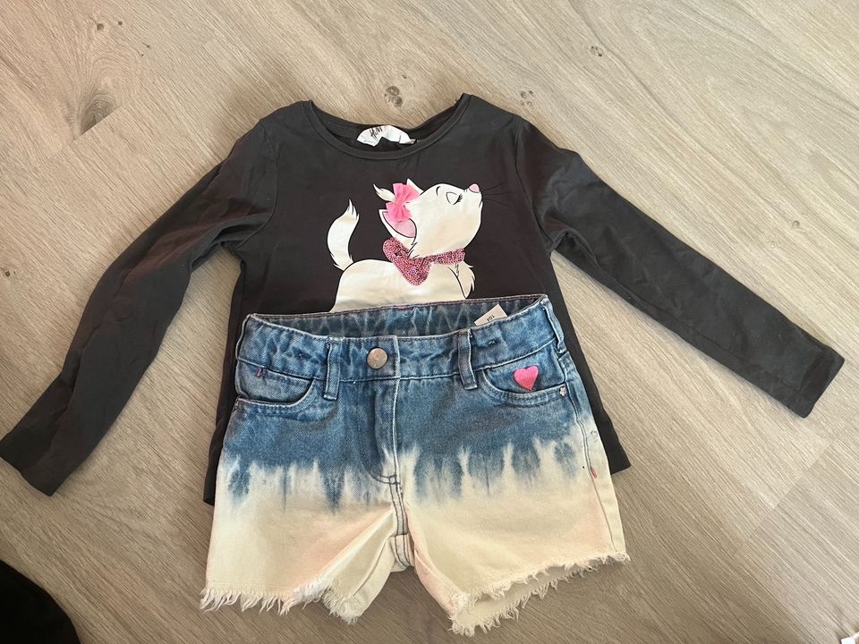 Short und Shirt gr 104 in Nürnberg (Mittelfr)