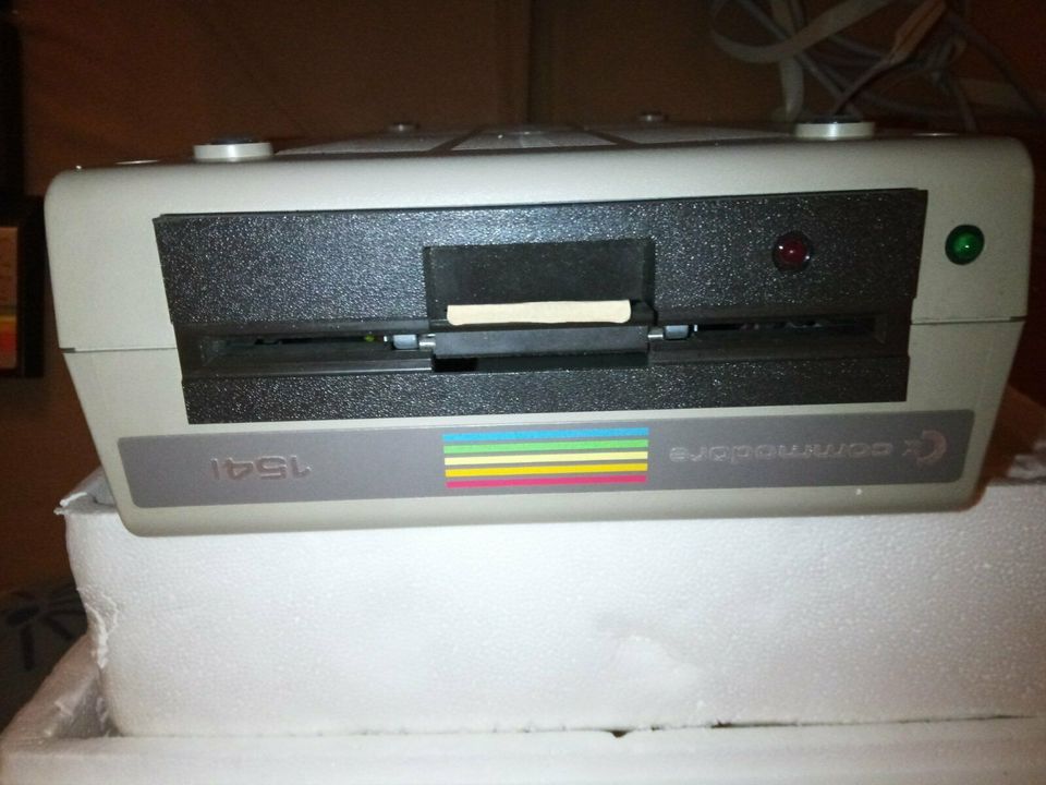 Commodore 64 Micro Computer und Floppy 1541 Single Disk in Moosinning