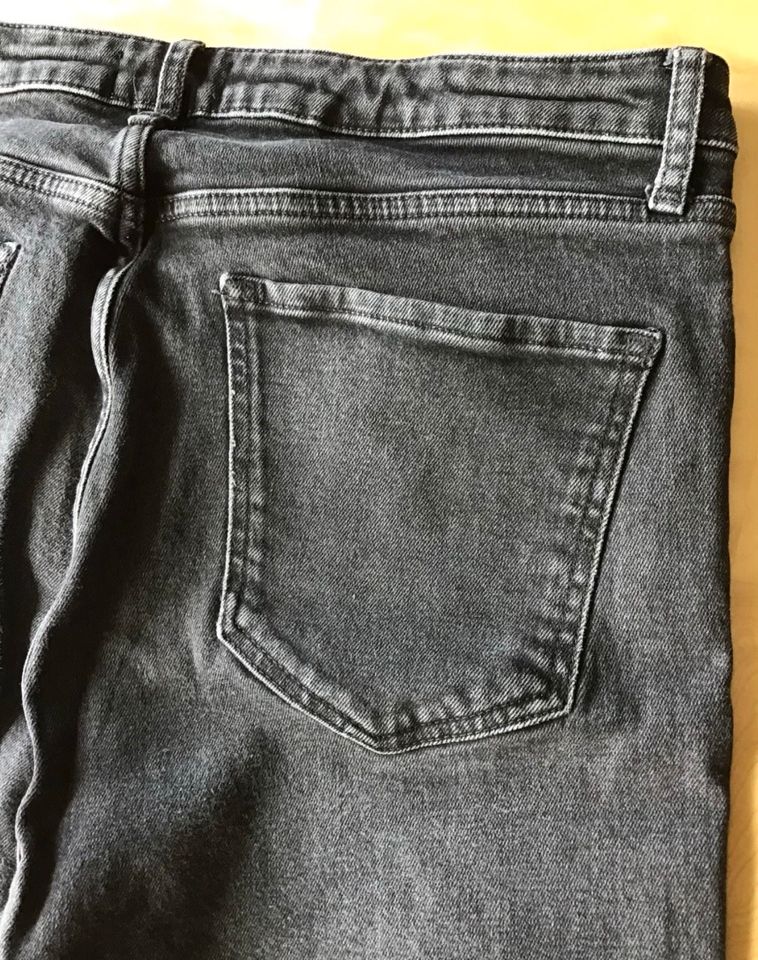 Neuwertig - Damen Jeans - Marke: Zara - Größe: 46 in Münster